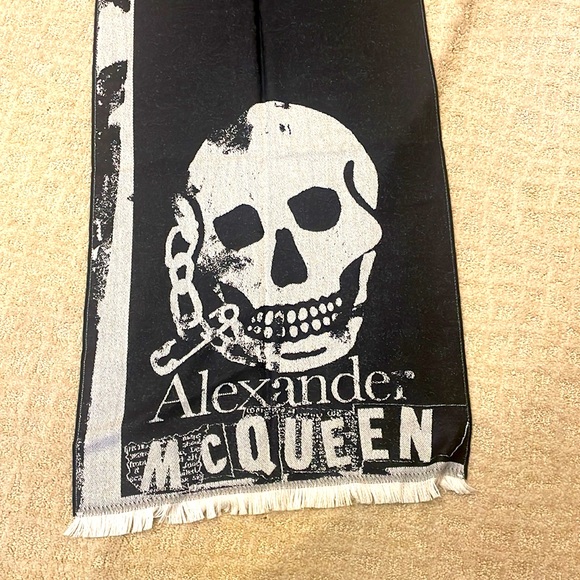 Alexander mcqueen scull scarf - Picture 5 of 6